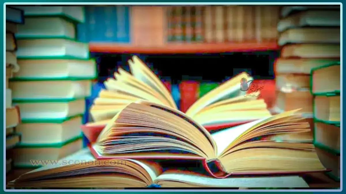 صورة لكتب مفتوحة ومكدسة، ترمز إلى أهمية القراءة واستكشاف "روايات عن الحب والحرب" التي تقدم قصصاً إنسانية عميقة.